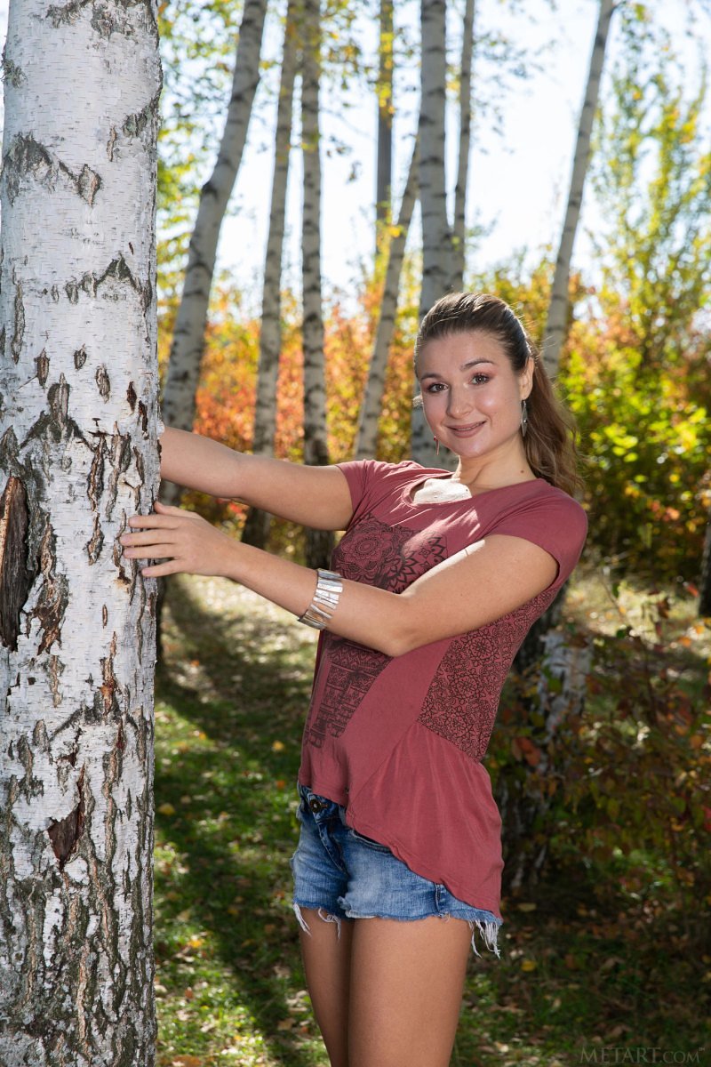 Мила, 18